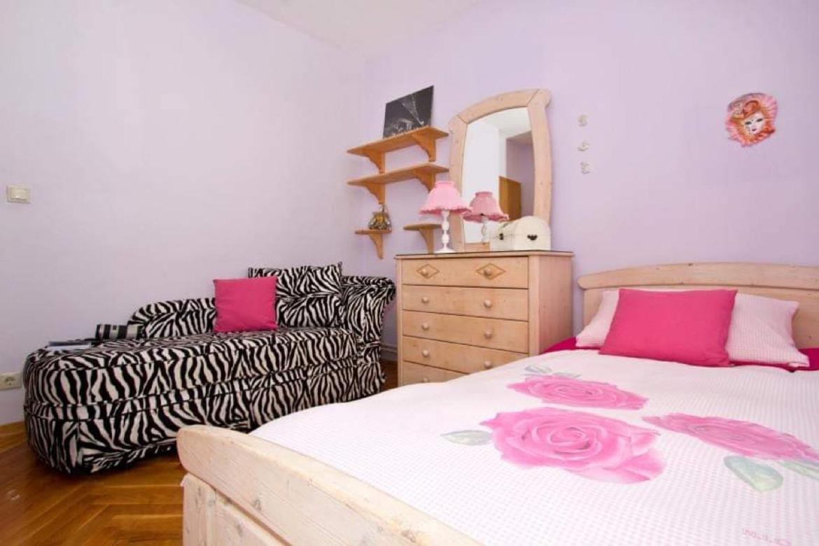 Apartman Spacious Three-bedroom With Balconies