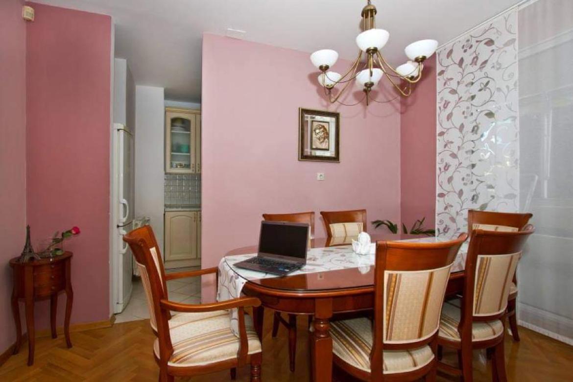 Spacious Three-bedroom With Balconies Apartament *