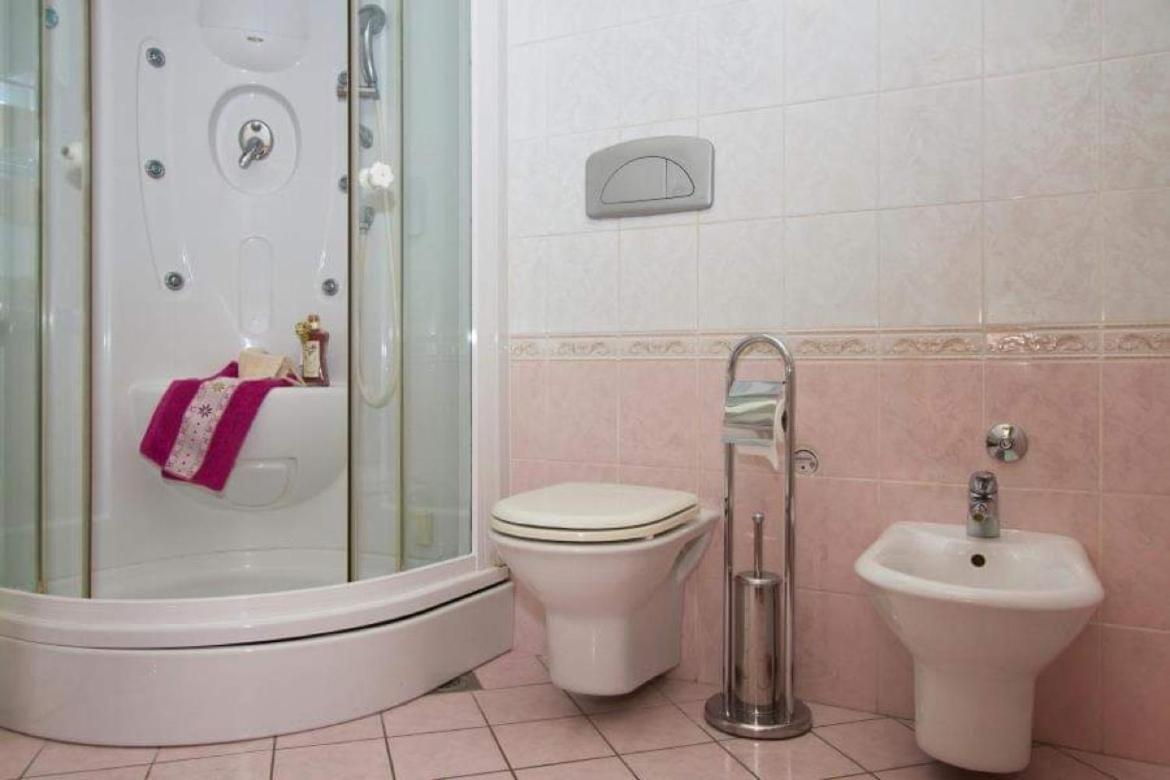 Apartament Spacious Three-bedroom With Balconies